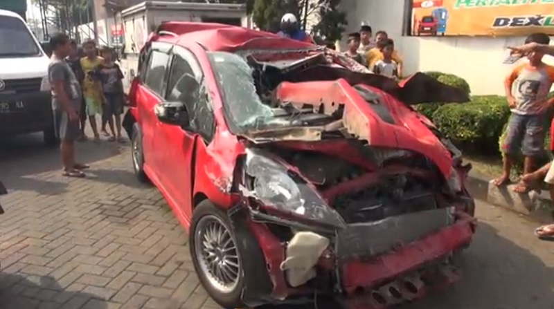Rem Blong, Truk Hantam 5 Kendaraan di Sidoarjo