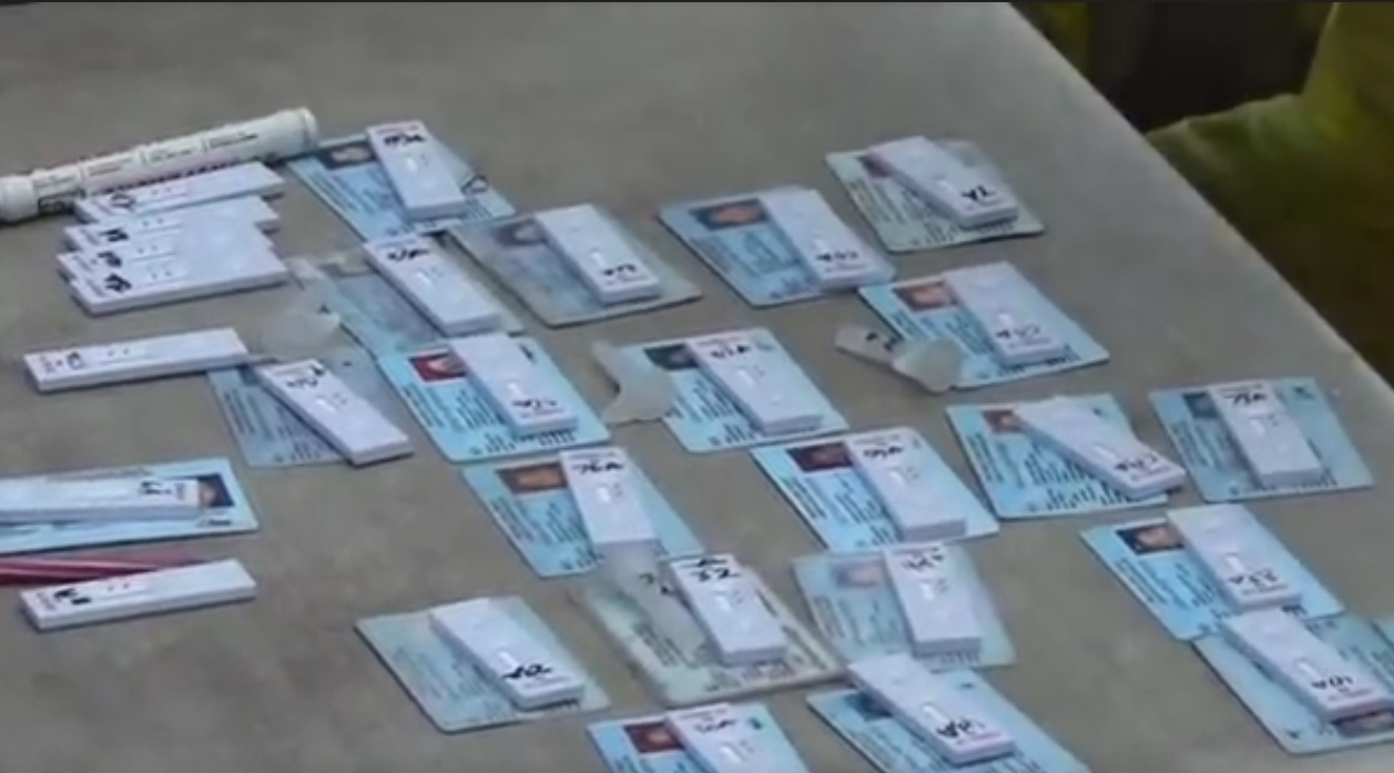 Takut Swab, Ratusan KTP dan STNK Ditinggal di Pos Penyekatan Suramadu