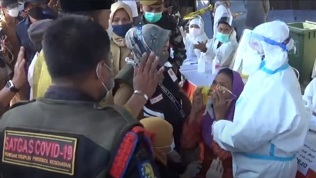 Histeris, Ibu Asal Pamakesan Bikin Heboh Pos Penyekatan Suramadu