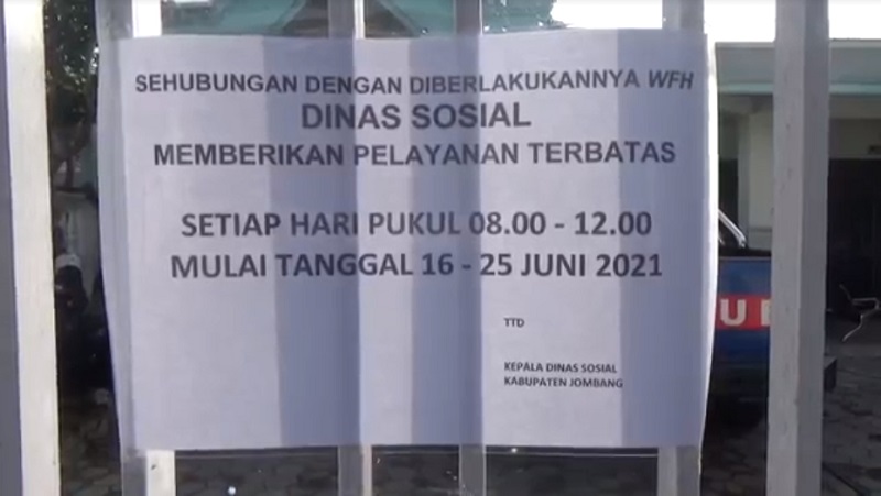 Pengumunan penutupan kantor Dinsos akibat covid-19 (Foto / Metro TV)