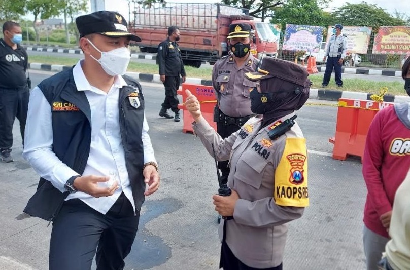 Walikota Surabaya Eri Cahyadi dan Kapolres Tanjung Perak AKBP Ganis Setyaningrum (Foto / Metro TV)