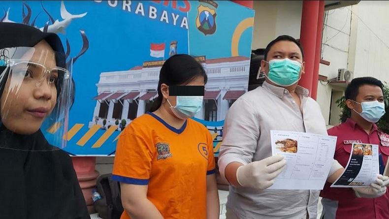 Kanit Resmob Polrestabes Surabaya, Iptu Arief Rizky Wicaksana (tengah) menunjukkan barang bukti dari tersangka Eliani (Foto / Metro TV)