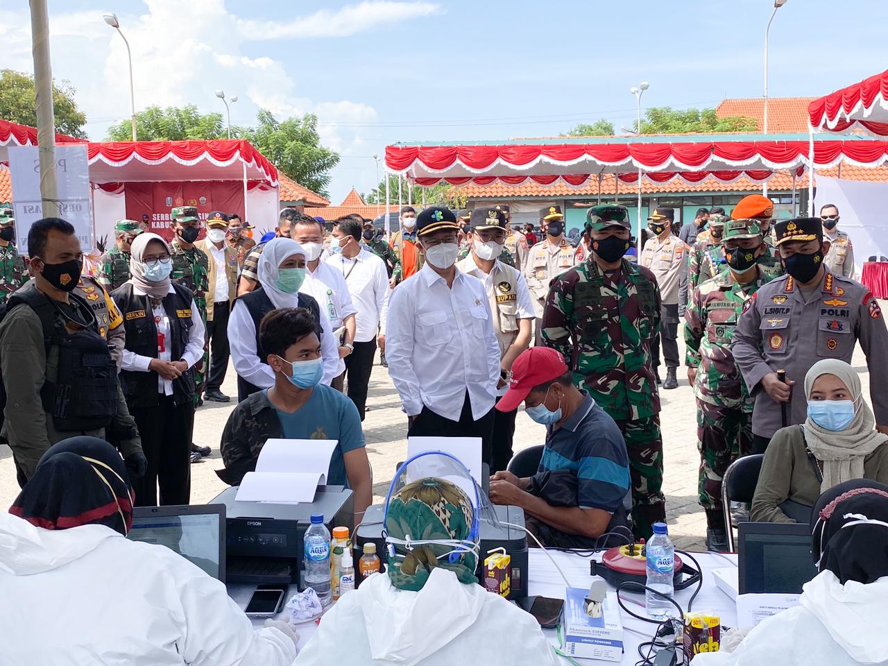 Panglima TNI - Kapolri Tinjau Vaksinasi di Pelabuhan Kamal Bangkalan