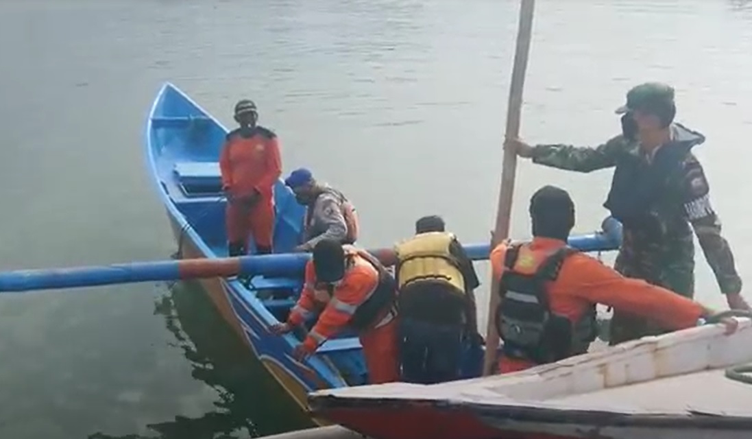 Cari Lobster, 2 Nelayan Hilang Digulung Ombak Teluk Prigi