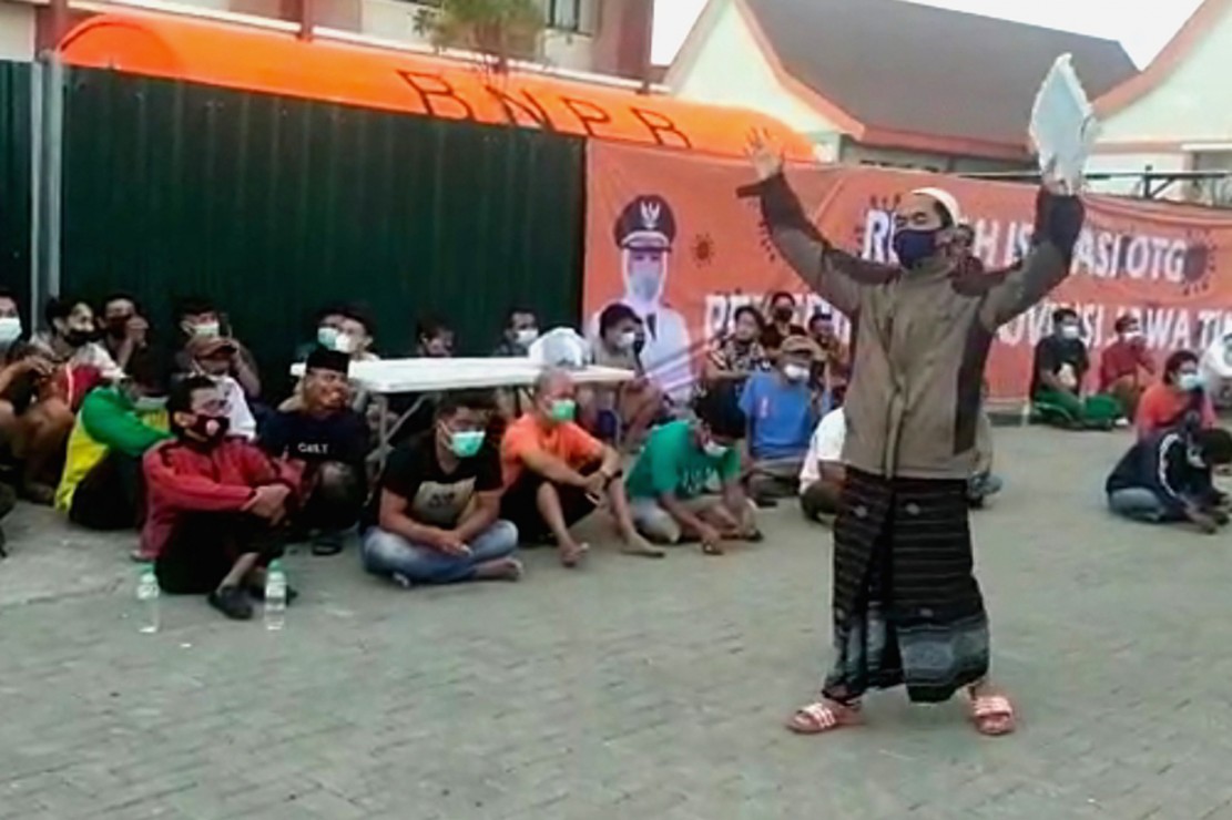 Warga karantina Rumah Isolasi di akses Suramadu sisi Madura mengeluhkan fasilitas air bersih. (MI)