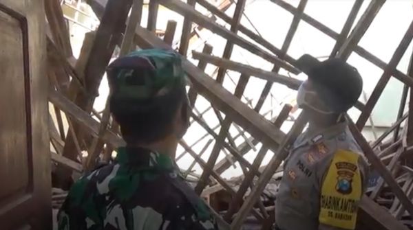 Gedung Sekolah Dasar di Ponorogo Mendadak Ambruk