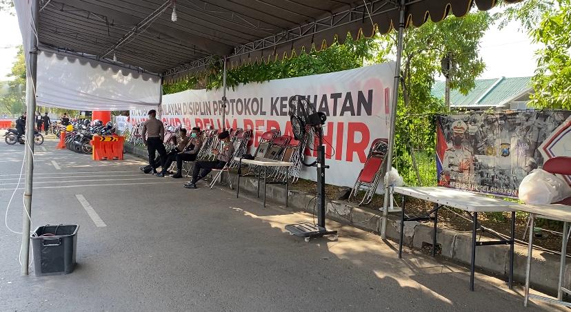Suasana di Jembatan Suramadu sisi Surabaya setelah penyekatan dihentikan. (ft/reno)