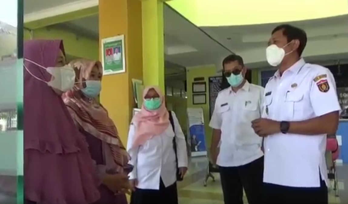 Wakil Bupati Ngawi, Dwi Rianto Jatmiko saat melakukan pengecekan di RSUD Dr Soeroto. (metrotv)