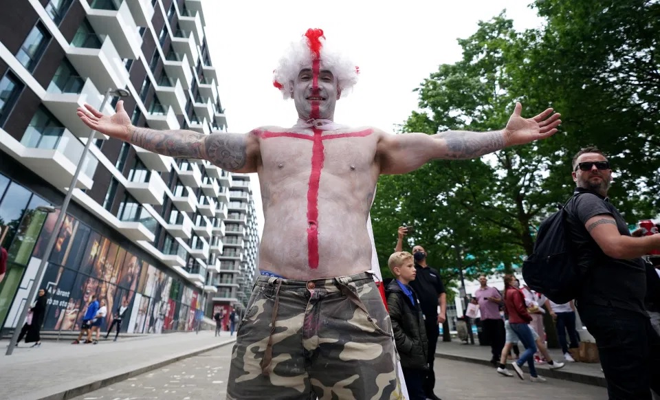 Aksi Gila Rakyat Inggris Sambut Kemenangan Atas Jerman di EURO 2020