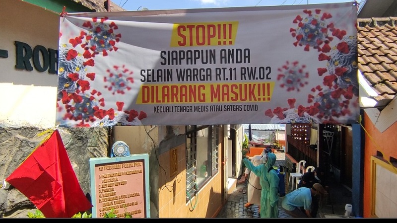 Satu kampung ditutup akibat banyak warganya yang terpapar covid (Foto / Metro TV)