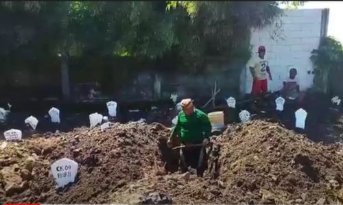 Makam khusus korban covid-19 di pemakaman Delta Praloyo Sidoarjo (Foto / Metro TV)