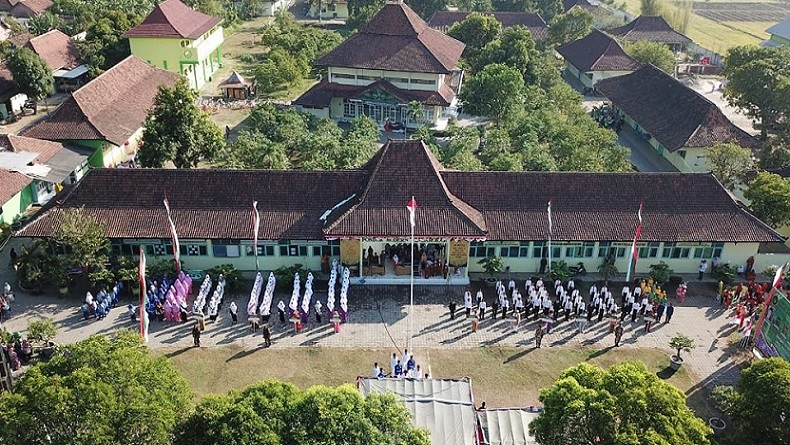 Pondok Pesantren Modern Al-Barokah yang didirikan Harmoko di kampung halamannya, Patianrowo, Nganjuk, Jawa Timur (Foto / Istimewa)