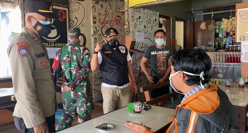 PPKM Darurat Surabaya, Masih Ada Warkop Nekat Layani Pembeli Dine In