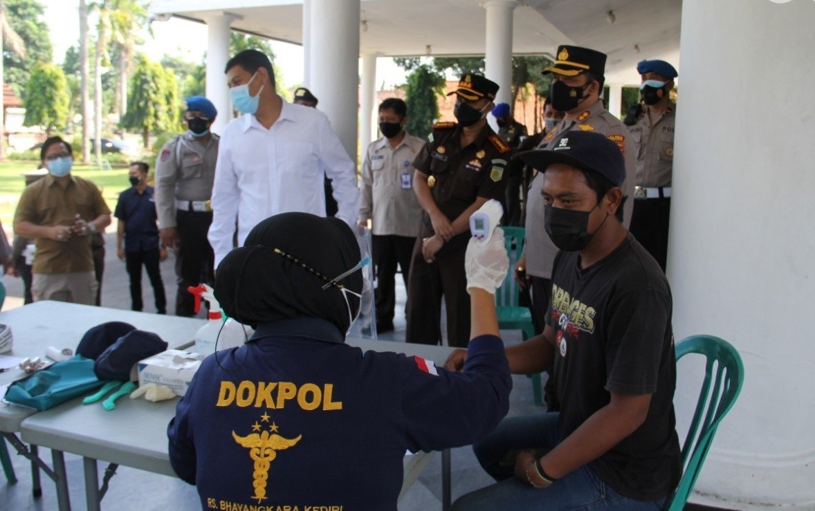Kapok! Puluhan Pelanggar Prokes Diadili di Tempat