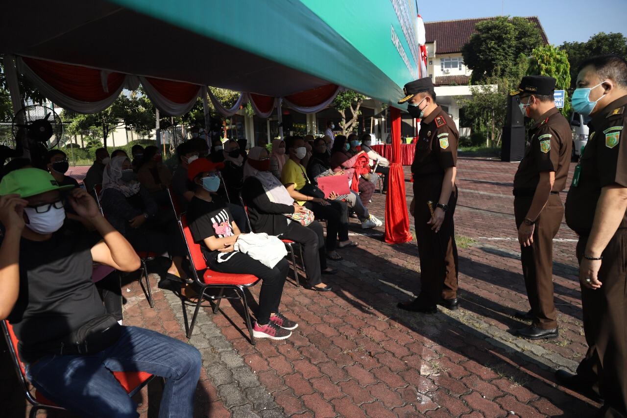 Kejati Jawa Timur Gelar Vaksinasi Massal, Tertib Tanpa Kerumunan!