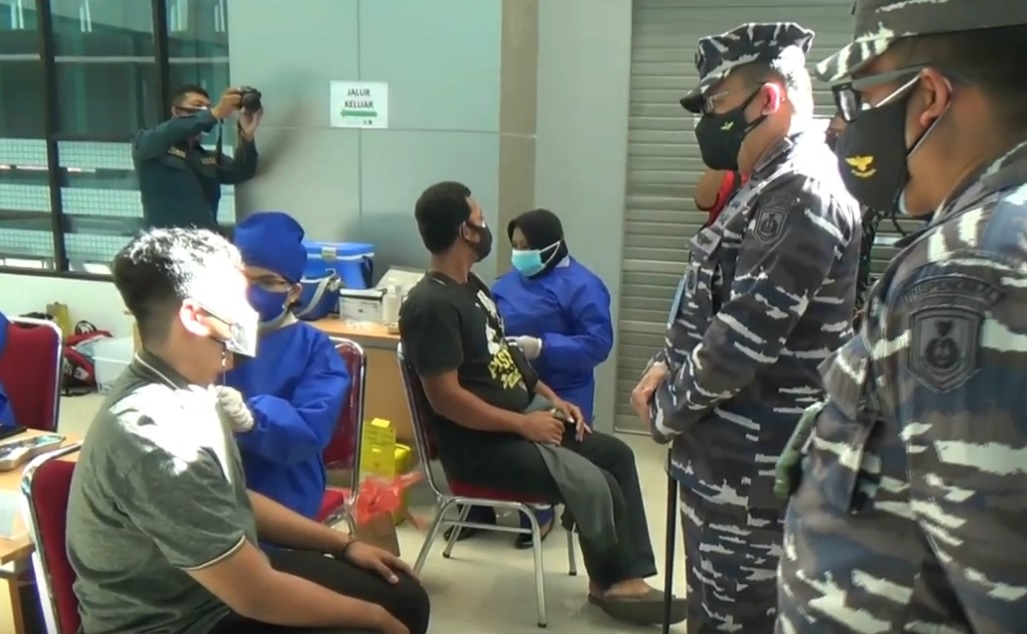 Puspenerbal Gelontor Vaksin Massal di Bandara Juanda
