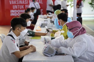 Ribuan pelajar SMP dan SMA di Surabaya mengikuti vaksinasi. Dokumentasi/ Humas Pemkot Surabaya