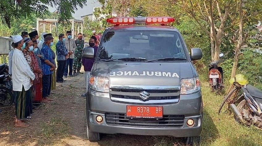 Proses pemakaman jenazah Fakhrudin di TPU setempat (Foto / Istimewa)