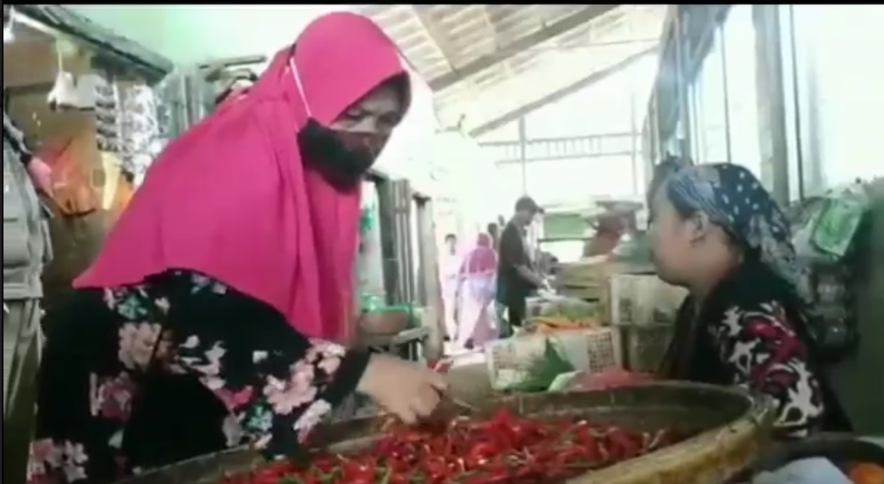 Harga cabai di Pasar Kebonagung, Kota Pasuruan mulai naik. (metrotv)