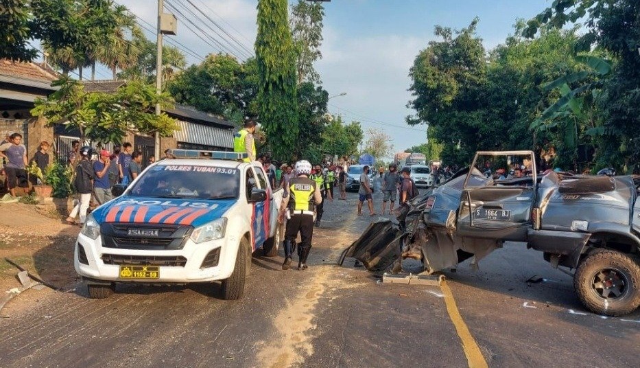 Kondisi mobil Panther yang  terlibat kecelakaan di Tuban (Foto / Metro TV)