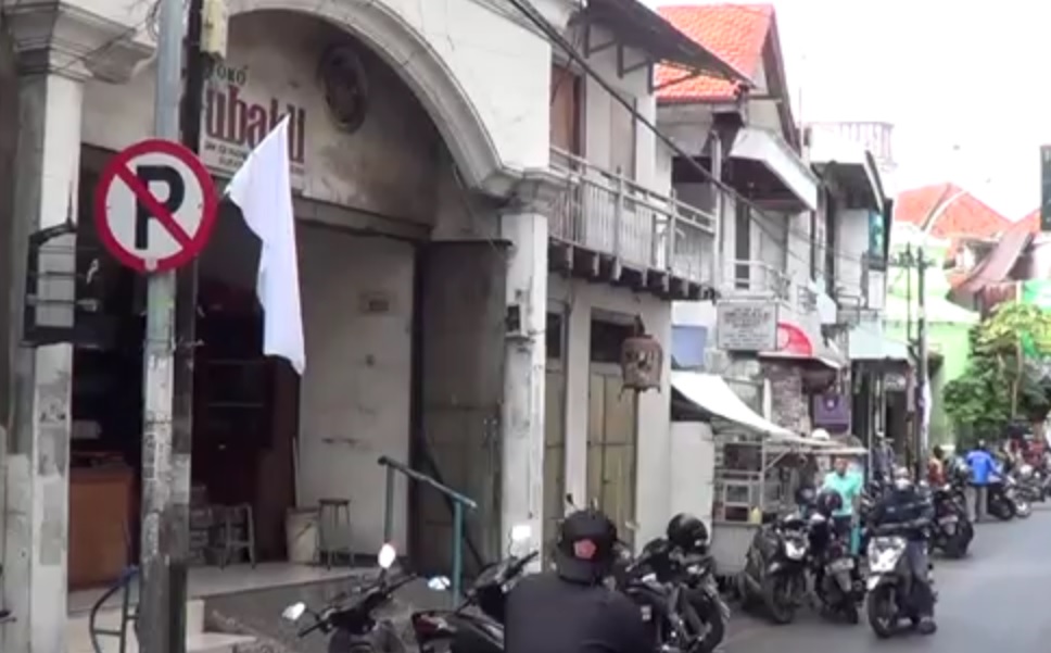 Pedagang Kawasan Ampel Pasang Bendera Putih, Ada Apa?