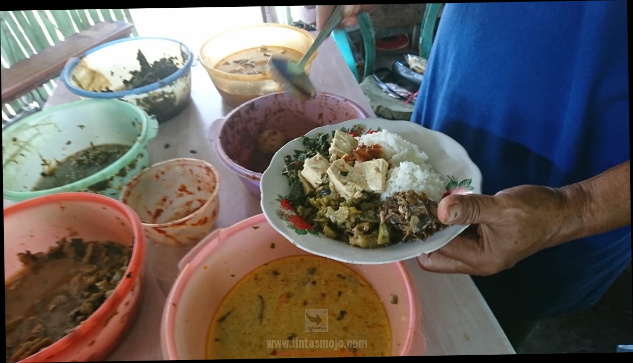 Mencicipi Nasi Jamu, Menu Unik di  Warung Mojokerto