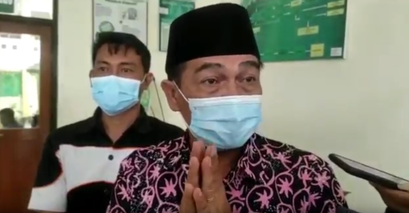 Kepala Desa Temuguruh, Asmuni divonis bersalah atas kasus pelanggaran protokol kesehatan (Foto / Metro TV)