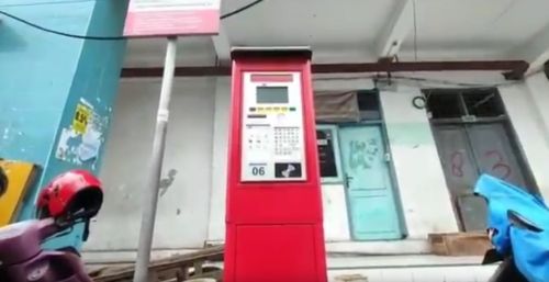 Kondisi mesin e-parkir di kawasan Pasar Gresik Kota tak berfungsi (Foto / Metro TV)