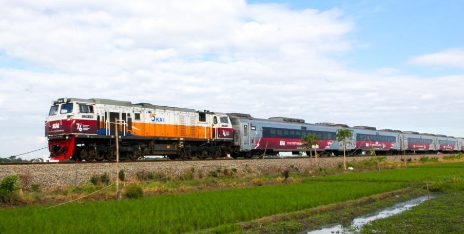 PT Kereta Api Indonesia (Persero) memeriahkan peringatan Hari Ulang Tahun ke-76 Kemerdekaan Republik Indonesia Tahun 2021 dengan memasang livery khusus pada Lokomotif (Foto / istimewa)