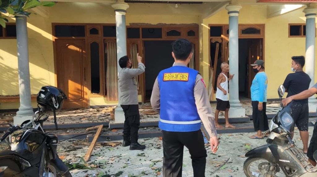 Tak Hanya Rumah, Petasan Balon Udara di Ponorogo Juga Rusak Gedung Sekolah