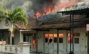 Gudang Garnisun di Mojokerto terbakar sore tadi (Foto / Metro TV)