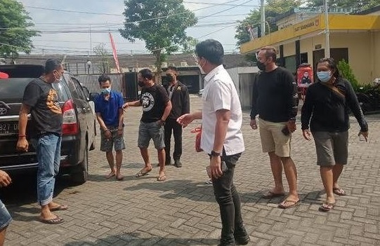 Polisi meringkus AN, suami yang membunuh istrinya karena cemburu (Foto / Metro TV)