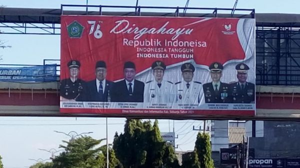 Duh, Baliho Raksasa HUT Kemerdekaan RI di Sidoarjo Salah Tulis