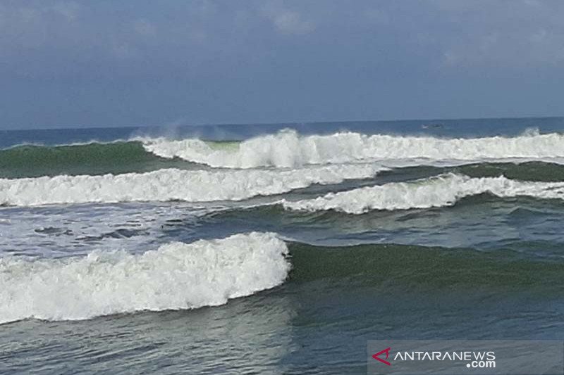 Waspada! Gelombang Ekstrem di Pantai Selatan Jawa