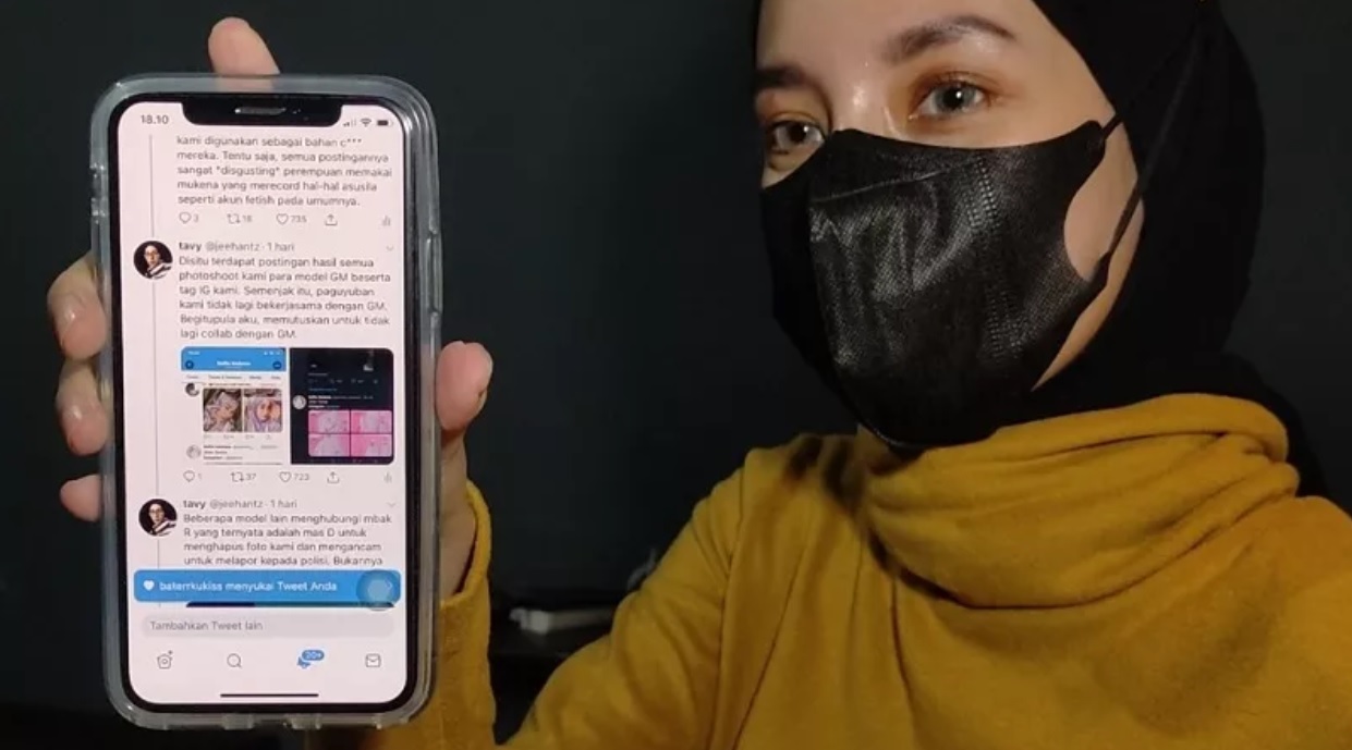 JT, korban sekaligus model menunjukkan bukti di twitter terkait Fetish mukena yang dilakukan oleh D (Foto / Istimewa)