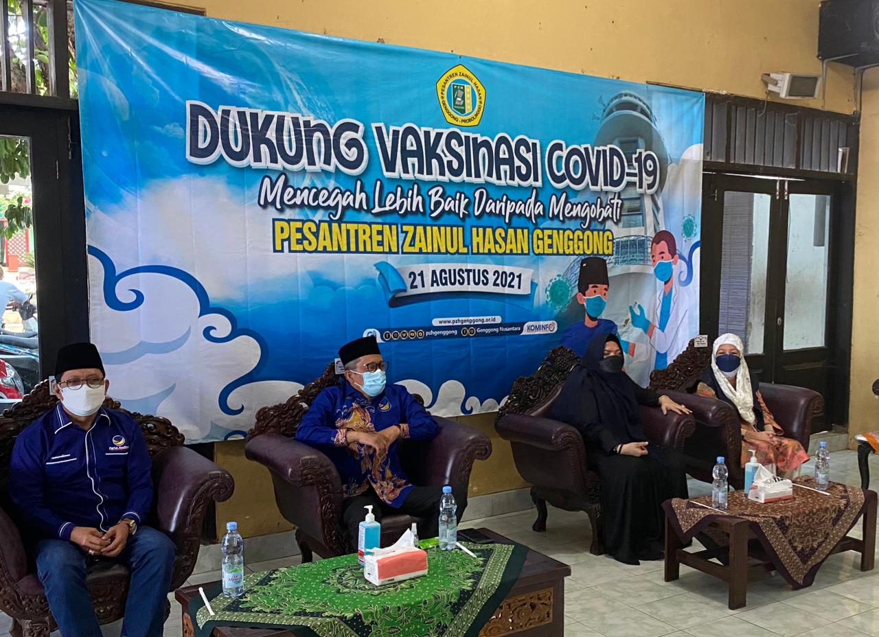  DPW Partai Nasdem Jawa Timur menggelar vaksinasi masal untuk masyarakat umum, termasuk di pondok pesantren di Probolinggo (Foto / Fatma/ Metro TV)