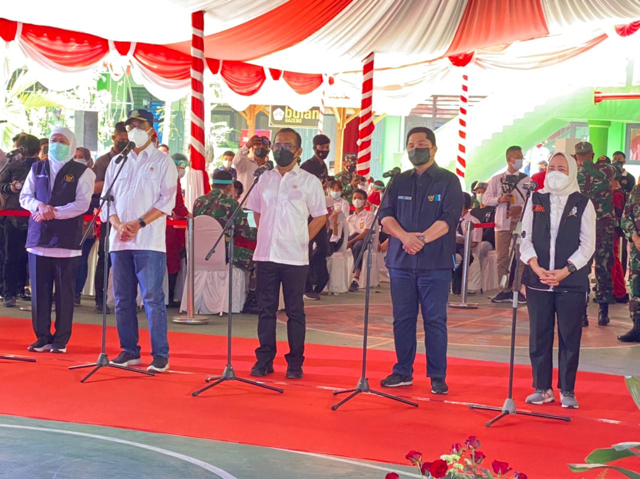 Vaksinasi di Bojonegoro dihadari tiga menteri dan sejumlah Forkompinda Jatim. (ft/fatma)