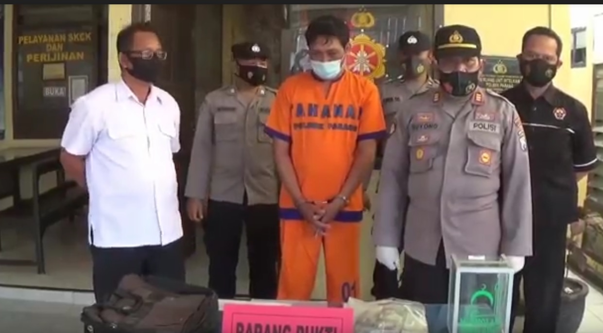 Sulikno Hadi asal Kembangan, Lamongan tertangkap mencuri kotak amal di Magetan. (metrotv)