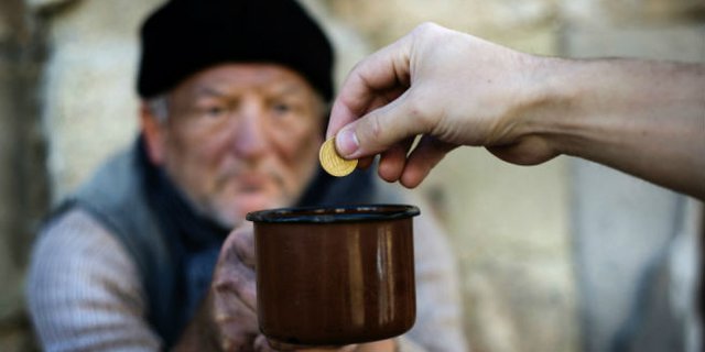 Gemar Bersedekah, Ini 5 Janji Allah!