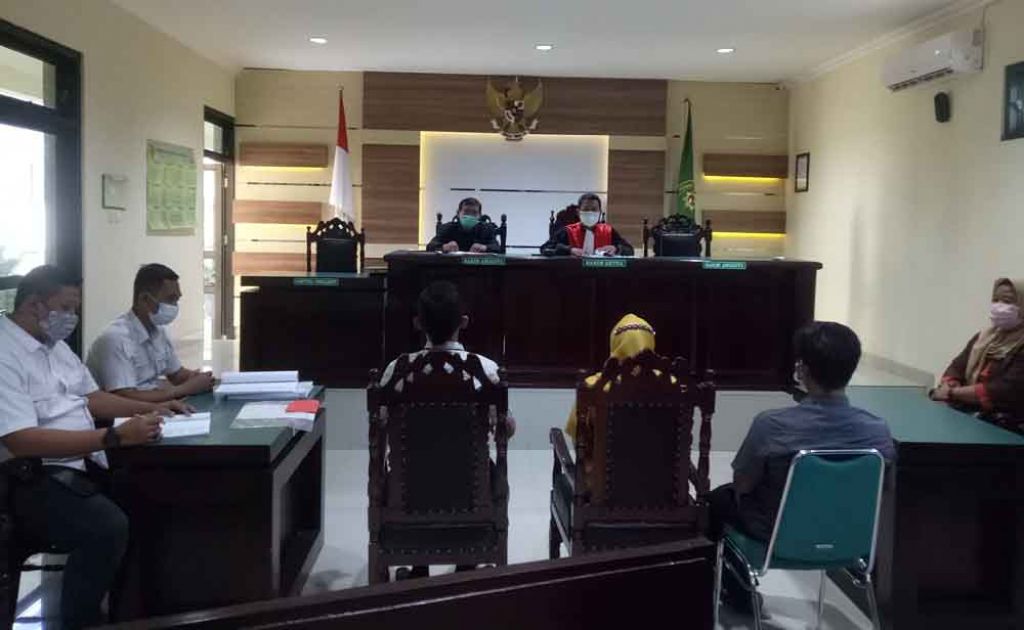 Rustin menjalani sidang pelanggaran prokes di PN Bangil (Foto / Istimewa)