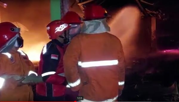 TPA Kota Probolinggo Terbakar, 5 Mobil Pengangkut Sampah Hangus