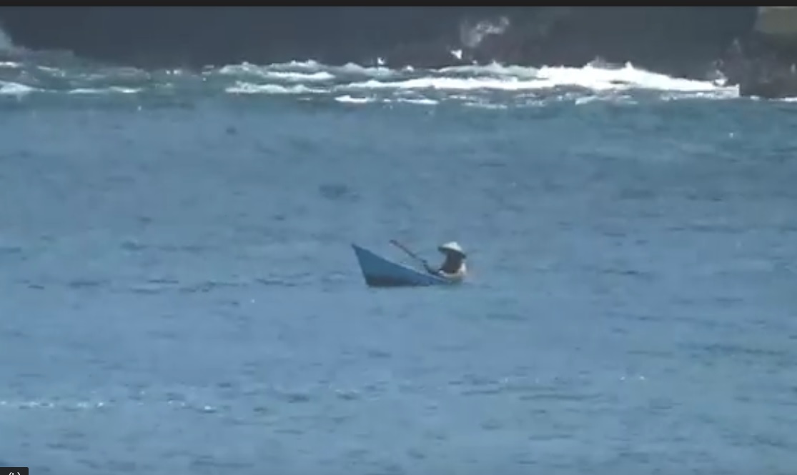 Nelayan di sekitar Pantai Ngalur, Desa Jengglungharjo, Kecamatan Tanggunggunung. Tulungagung. (metrotv)