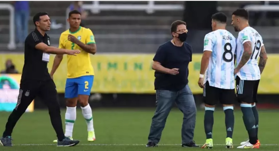 Langgar Aturan Prokes, 4 Pemain Argentina DiJemput Petugas Saat Pertandingan Melawan Brazil