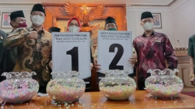 Nomor urut calon wakil Bupati Tulungagung (Foto / Metro TV)