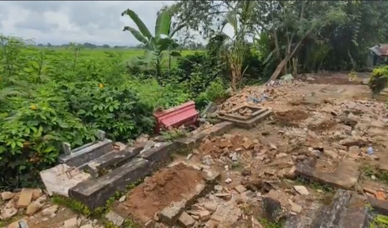 Puluhan makam dirusak pelaku tak dikenal (Foto/ Metro TV)