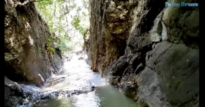 Sungai Bawah Tanah Viral di Jombang, Terbentuk dari Belahan Batu