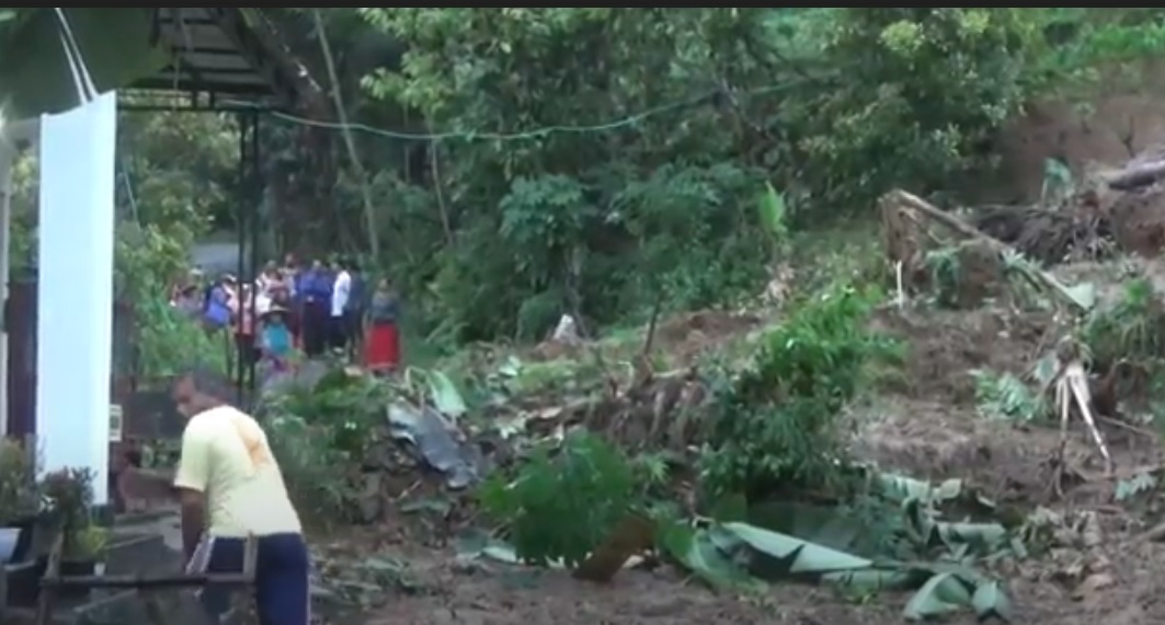 Trenggalek Hujan Deras, Longsor Timbun Jalan Antar Kecamatan