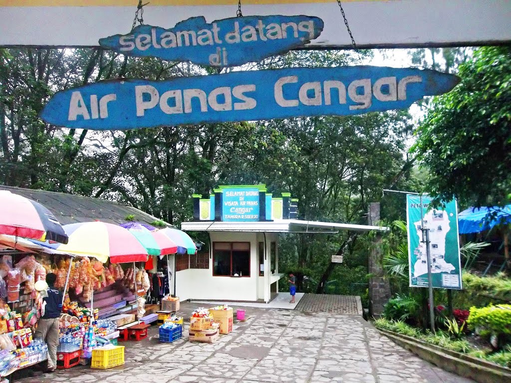 Wisata pemandian air panas Cangar Malang. (ist)