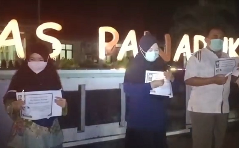 Puluhan Nakes Situbondo Nyalakan Lilin, Kutuk Aksi KKB Papua