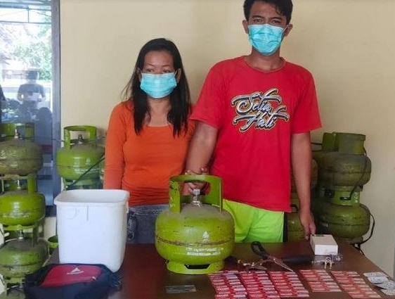  Bayu Dwi Kuncoro Aji (20) dan Sulastri (44)  ditangkap polisi (Foto / Metro TV)